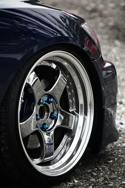 Best Rims for Tuning Enthusiasts in Kuwait | 2025 Guide 4 Best Rims for Tuning Enthusiasts in Kuwait | 2025 Guide